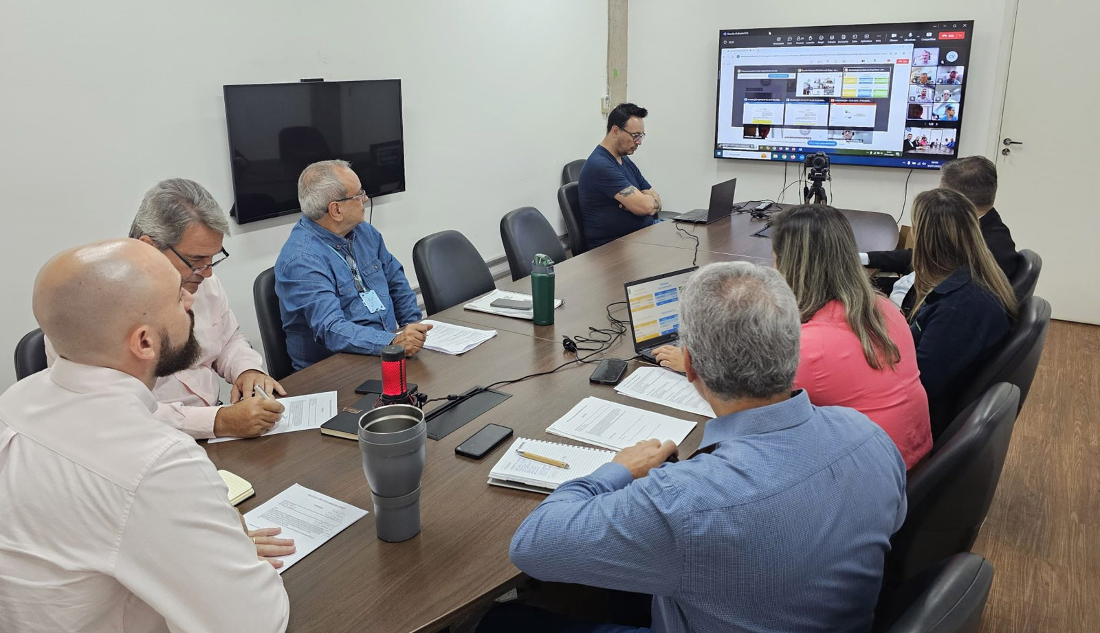 Reunião presidida pelo secretário-adjunto da Semadesc-MS, Artur Falcette, foi realizada em formato híbrido (presencial e virtual) | Foto: Mairinco de Pauda/Semadesc