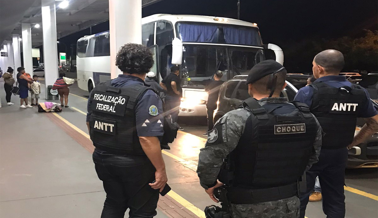 Ônibus usado no transporte do grupo atuava de forma clandestina | Foto: Divulgação/BPCHQ-PMMS