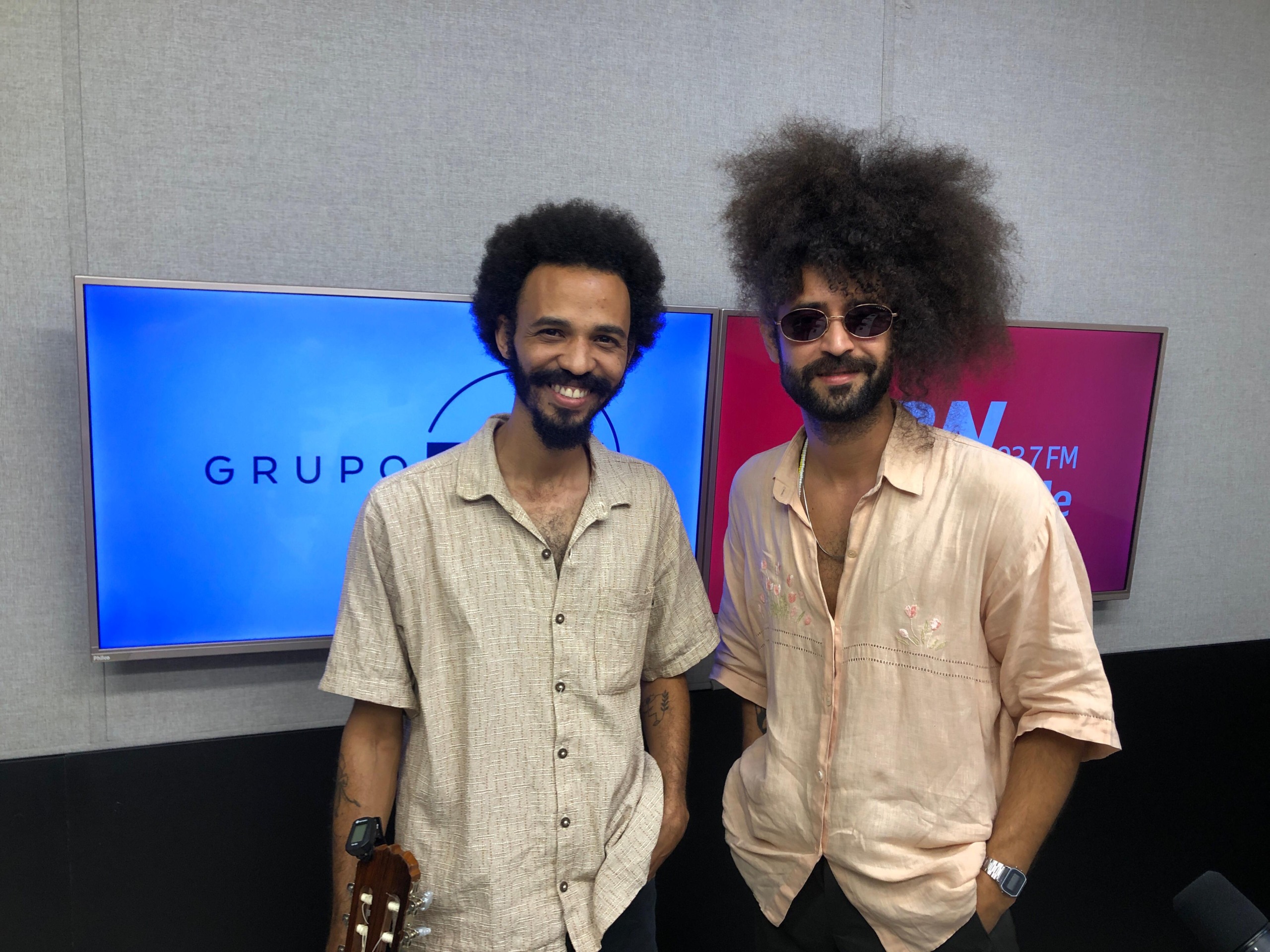 Músicos Silas e Dovalle no estúdio da Rádio CBN Campo Grande - Foto: Gerson Wassouf/CBN-CG