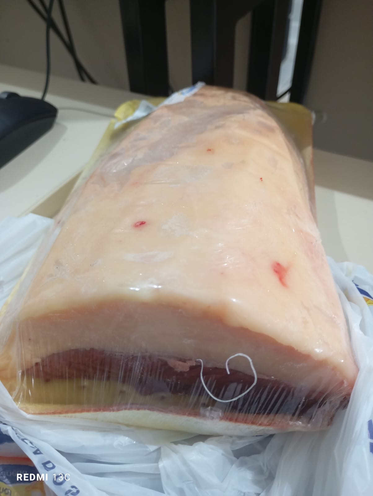 Professora é flagrada furtando picanha e azeite em supermercado