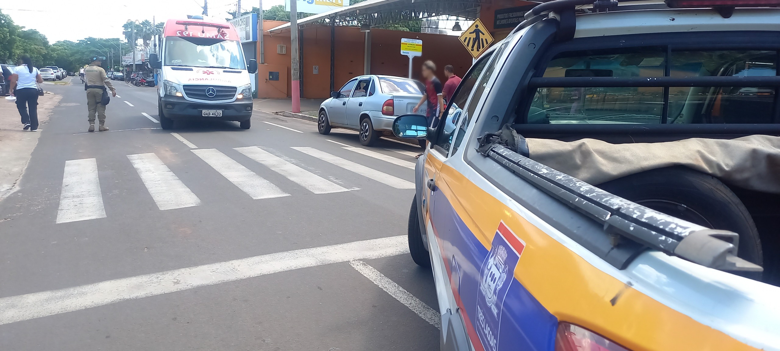 Motorista sem CNH atropela criança em faixa de pedestre no Centro e foge