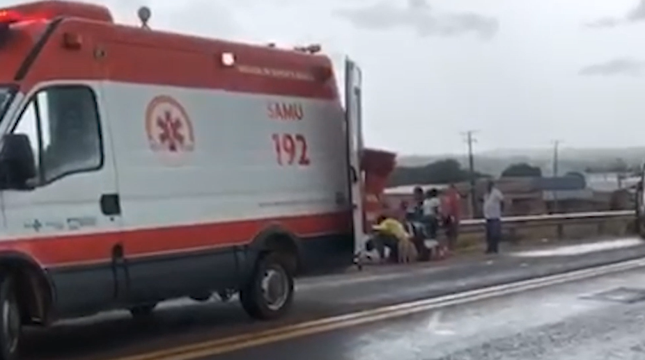 Acidente ocorreu por volta das 11h desta segunda-feira (3)