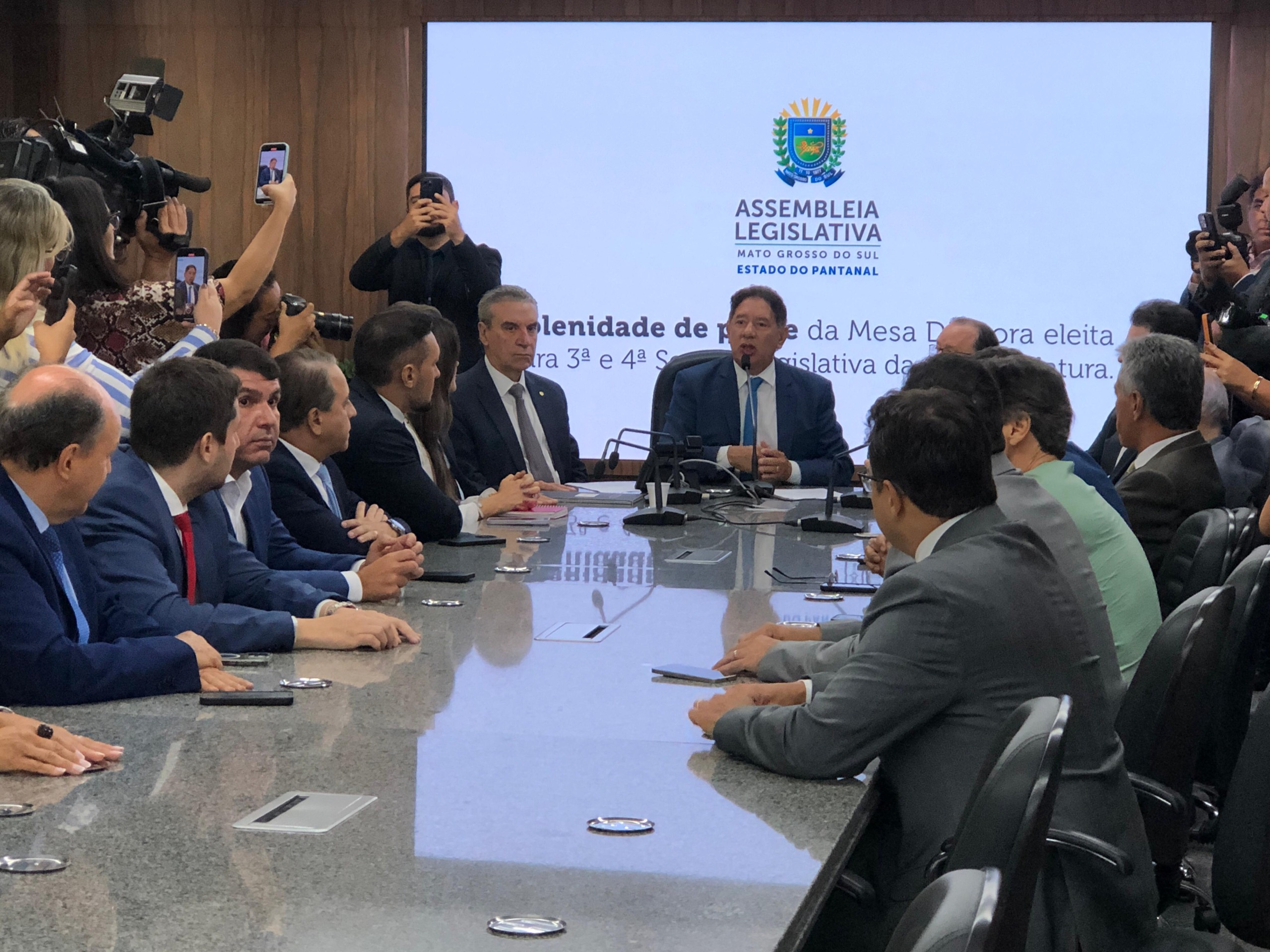 Deputados reunidos na sala da presidência na Alems - Foto: Gerson Wassouf/CBN-CG