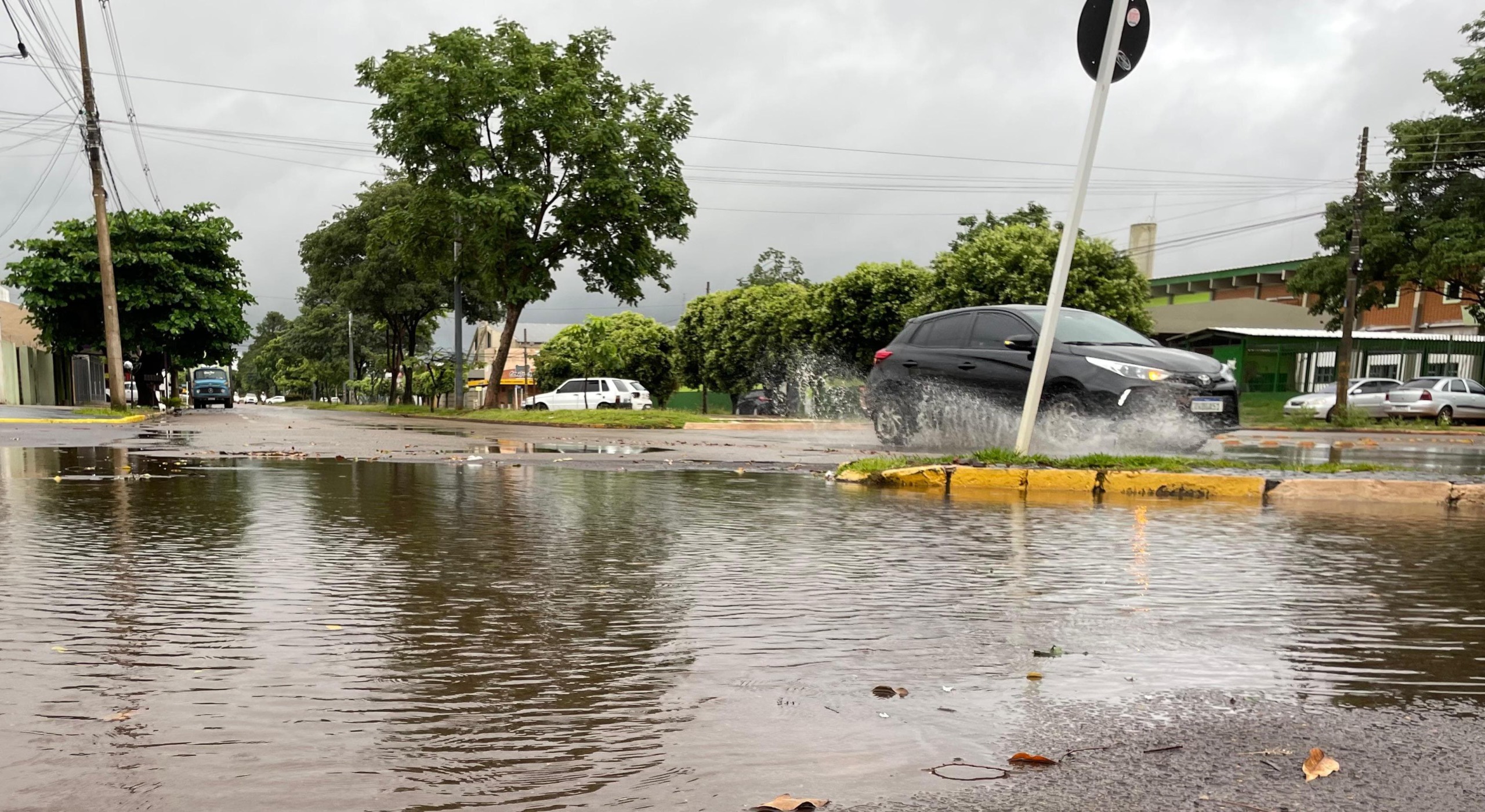 Previsão aponta chuva ao longo do dia.