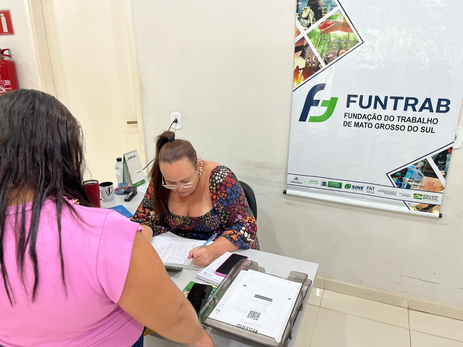 Casa do Trabalhador em Aparecida do Taboado atende os interessados nas vagas (Foto: Anamélia Rosa/DICOM)