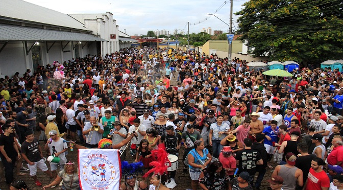 Todos os anos foliões se reúnem na esplanada em Campo Grande - Foto: Divulgação/PMCG