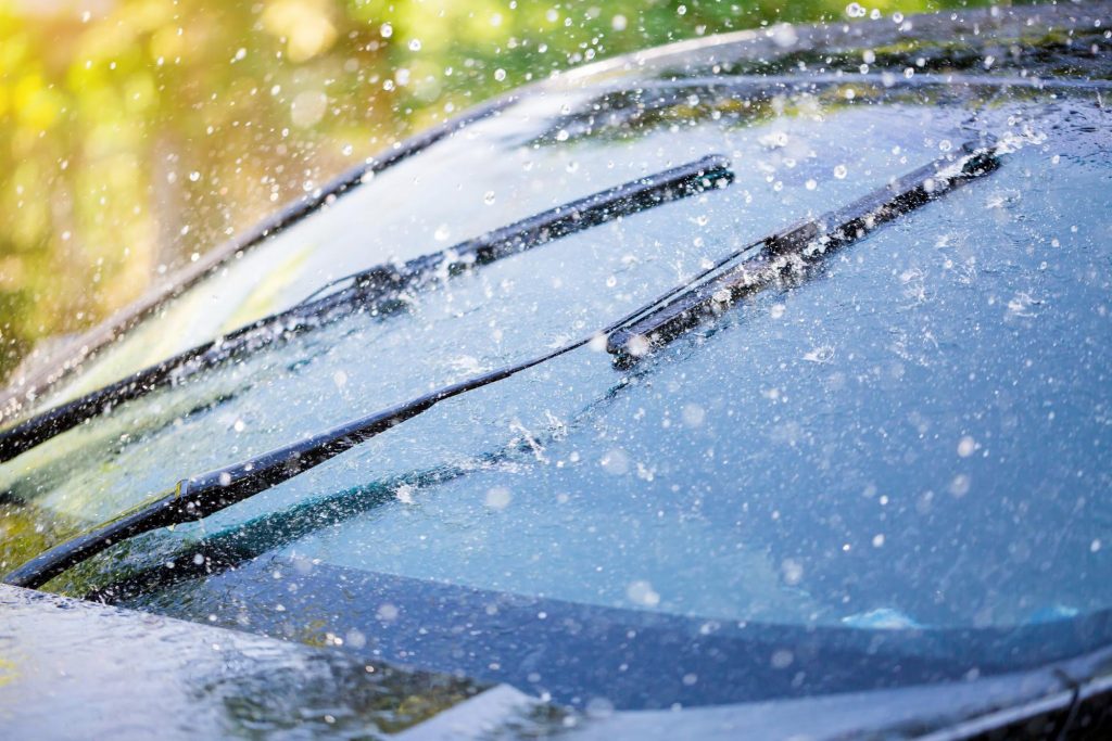 Paulo Cruz compartilha dicas importantes para cuidar do carro no calor e na chuva na coluna CBN Motors desta terça-feira (18)- Foto: Reprodução/banco de imagem