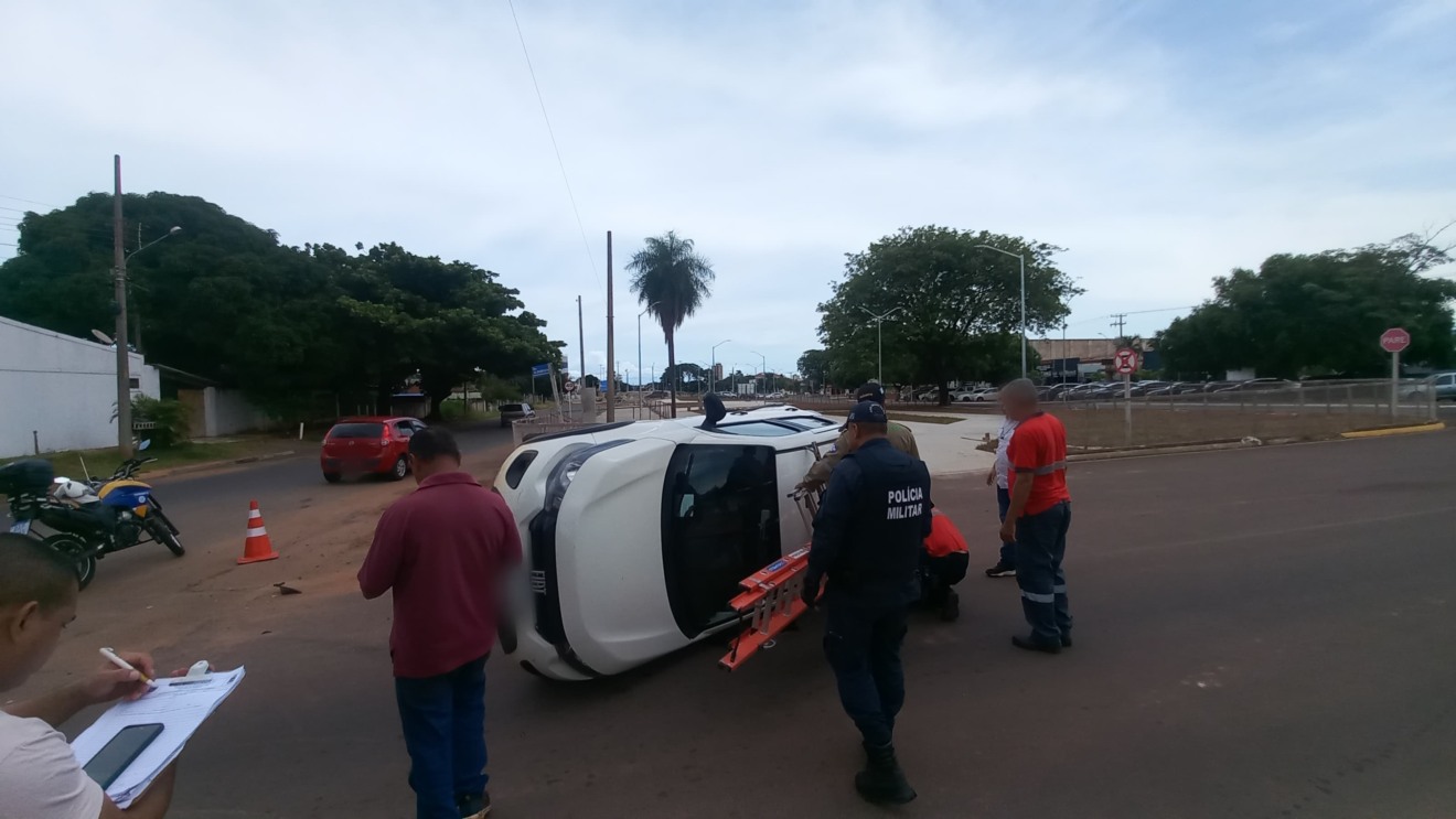 Colisão em cruzamento termina em tombamento: Alfredo Neto/RCN67 JPNews