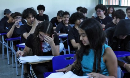 Programa tem o objetivo de promover a permanência dos alunos nas escolas até a conclusão do ensino médio / Foto: Reprodução/Antônio Cruz/Agência Brasil