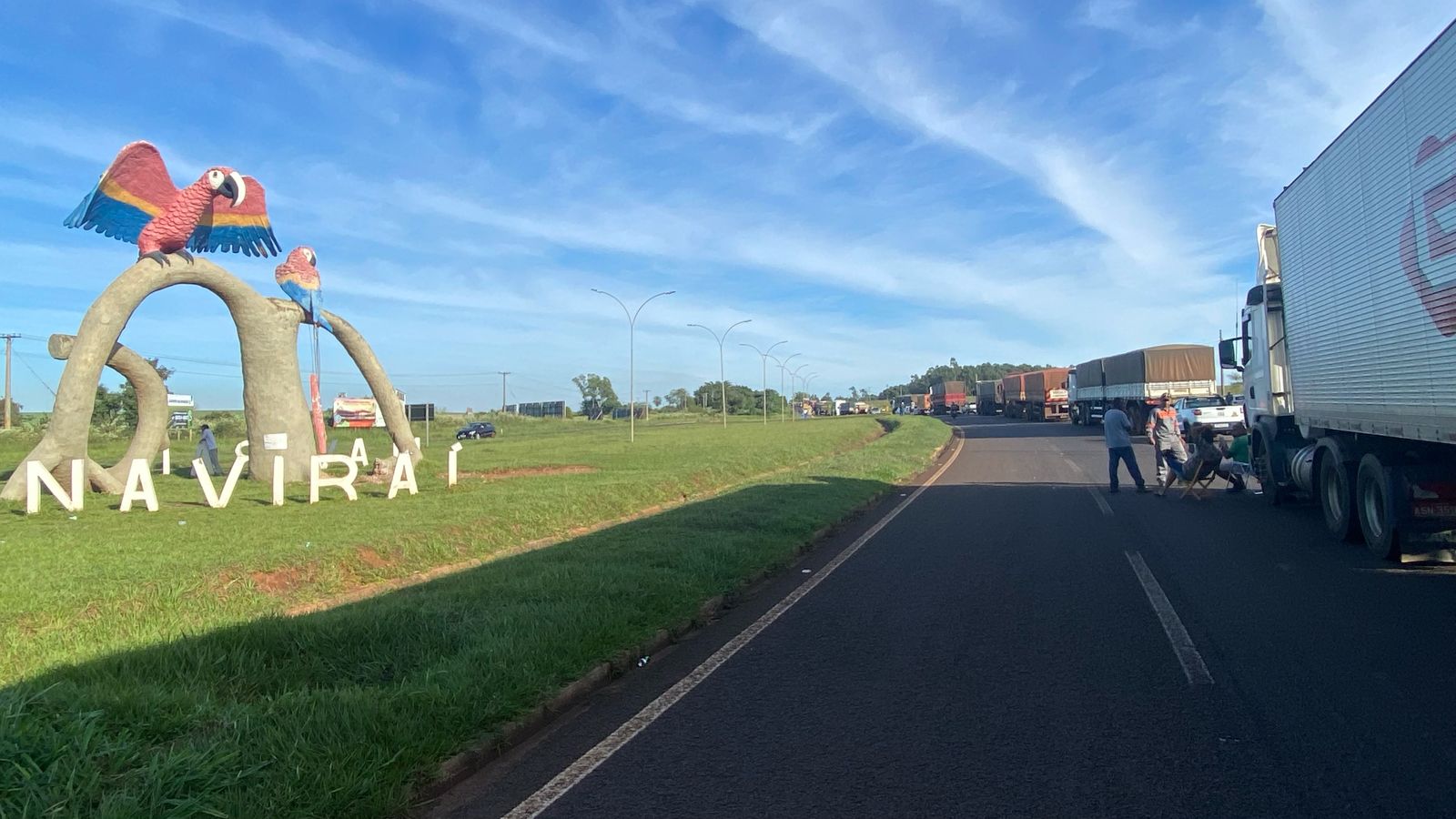 Rodovia já acumula fila de caminhões. Foto - André Rodrigo dos Santos Redação NaviNews