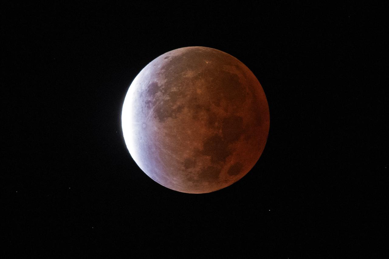 A "Lua de sangue" acontece quando a Terra fica entre o Sol e Lua Foto: Nasa