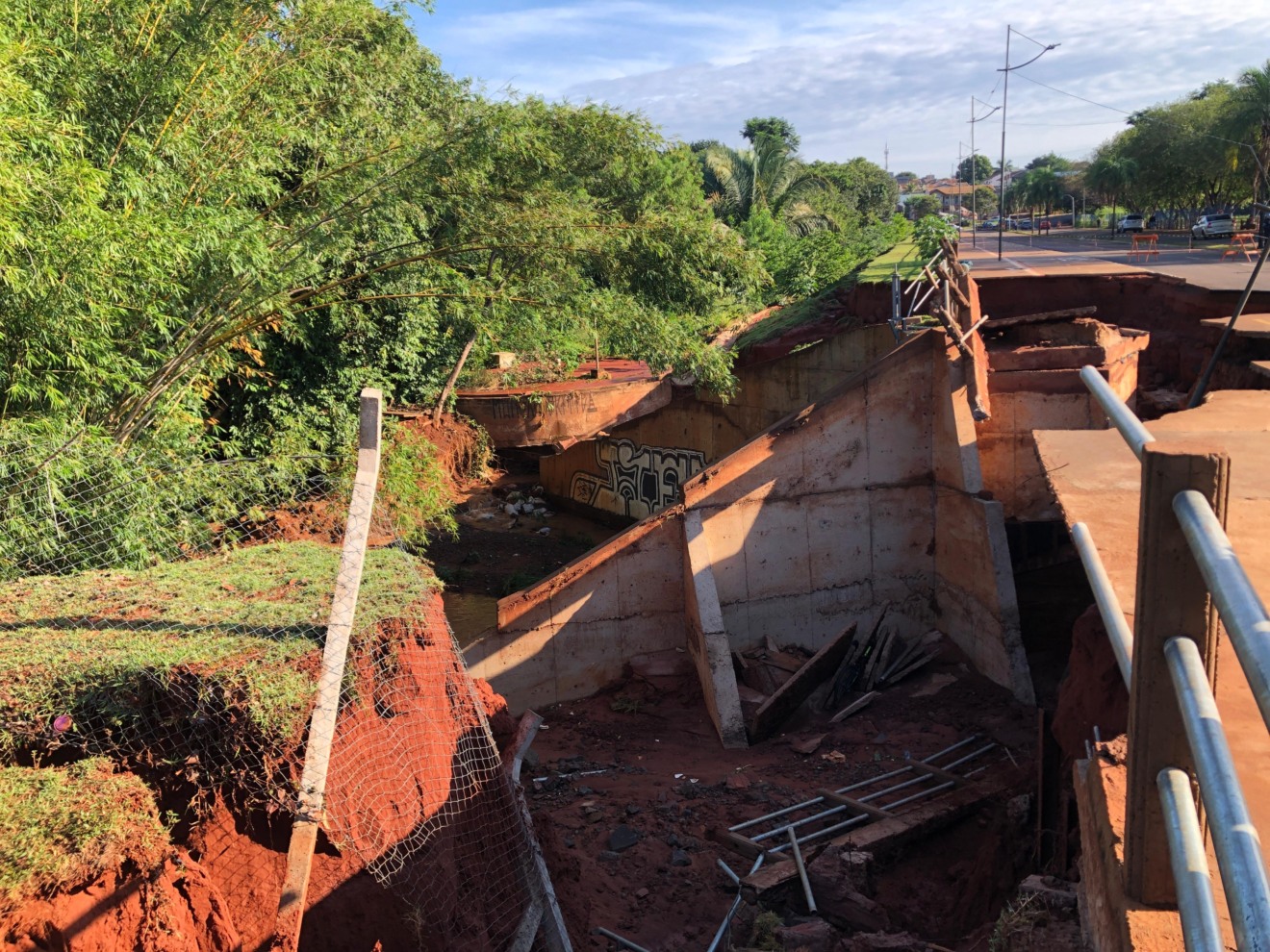 Local onde as comportas devem ser abertas manualmente para dar vazão à água - Foto: Gerson Wassouf/RCN67