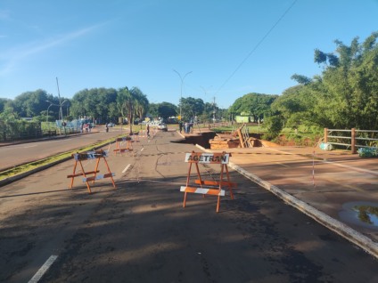 Área do desabamento está interditada e o trânsito segue em meia pista - Foto: Gerson Wassouf/RCN67