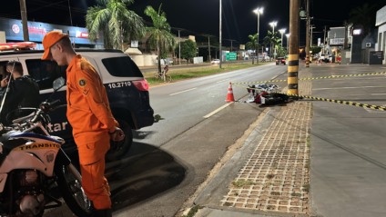 Motociclista desvia de bicicleta e morre na avenida Ranulpho Marques Leal