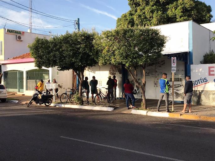 Pessoas que buscam por oportunidade no mercado de trabalho devem ir até à unidade para atendimento presencial. Foto: Arquivo/ RCN 67.