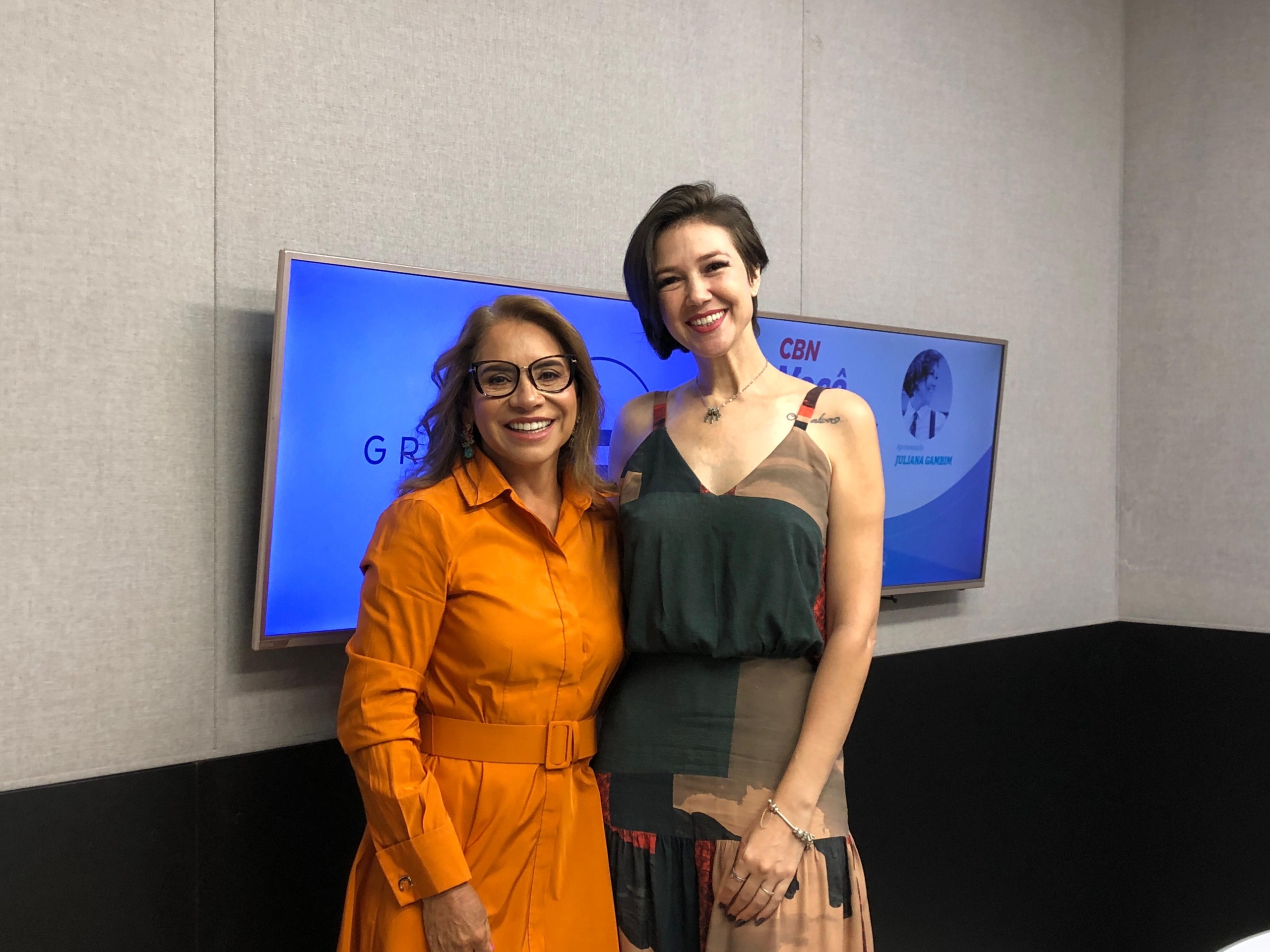 Suely Almoas e Juliana Gambim no estúdio da Rádio CBN Campo Grande - Foto: Duda Schindler/CBN-CG