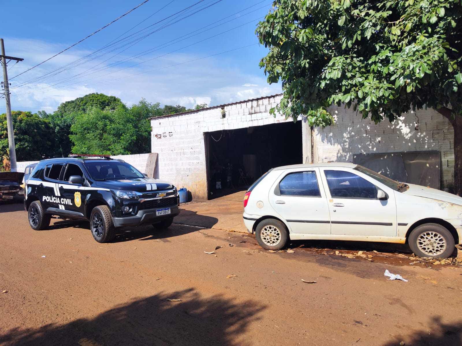 Policiais encontraram ferramentas para alterar a numeração dos motores, incluindo um motor com registro de furto em São Paulo - Foto: Divulgação/PCMS