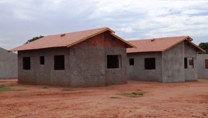 As obras de construção de 50 casas populares no bairro Jardim das Violetas, em Três Lagoas, avançam e já ganharam forma- Foto: Reprodução TVC