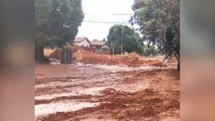 TVC na Rua: moradores reclamam de rua intransitável no Jardim das Violetas após chuva