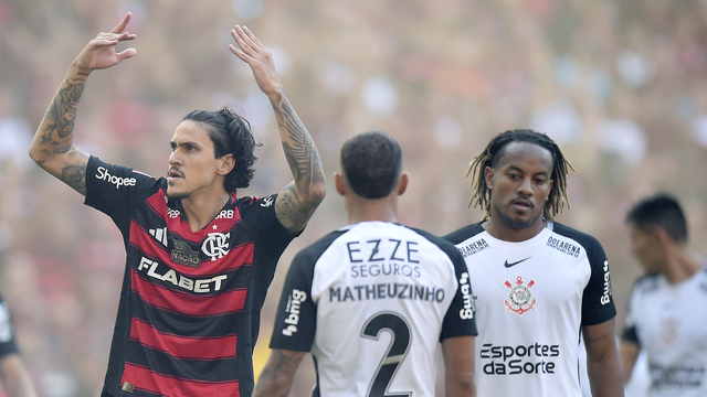 Pedro, Matheuzinho e Carrillo em Flamengo x Corinthians (Foto: Alexandre Loureiro/AGIF
