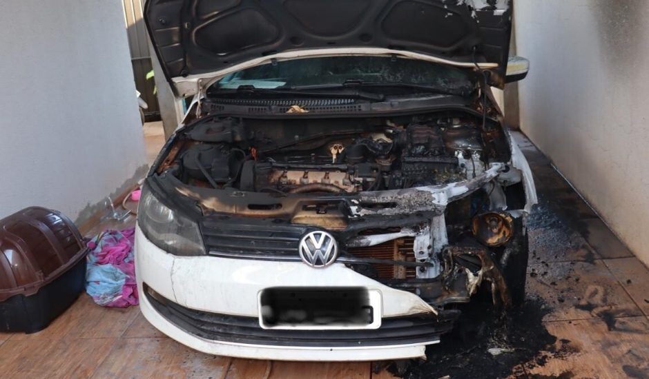 Veículo da vítima que estava estacionado na garagem da casa - Foto: Reprodução/ PCMS