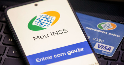 Bloqueio de R$ 2,5 bilhões de 12 associações suspeitas de envolvimento em um esquema de fraudes contra o Instituto Nacional do Seguro Social (INSS).