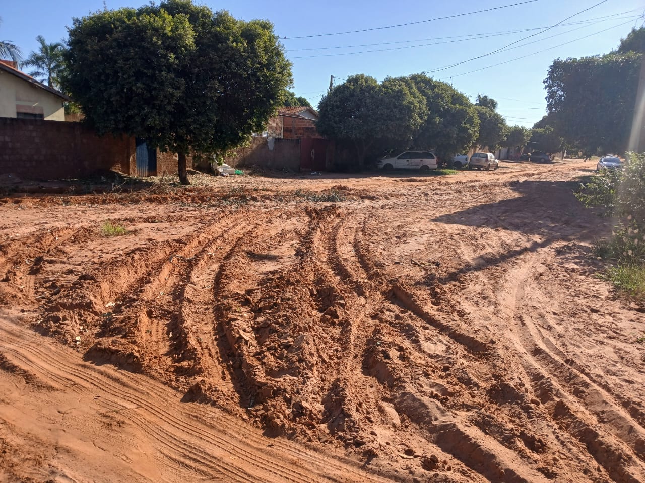 Essa é a realidade enfrentada por moradores do bairro Jardim das Violetas, em Três Lagoas, que aguardam há anos pela pavimentação asfáltica. Foto: Divulgação/Redes Sociais