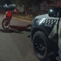 Polícia Militar apreende moto com sinais de acidente deixada em avenida