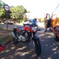 Motociclista é fechado após carro realizar conversão à esquerda no Santos Dumont