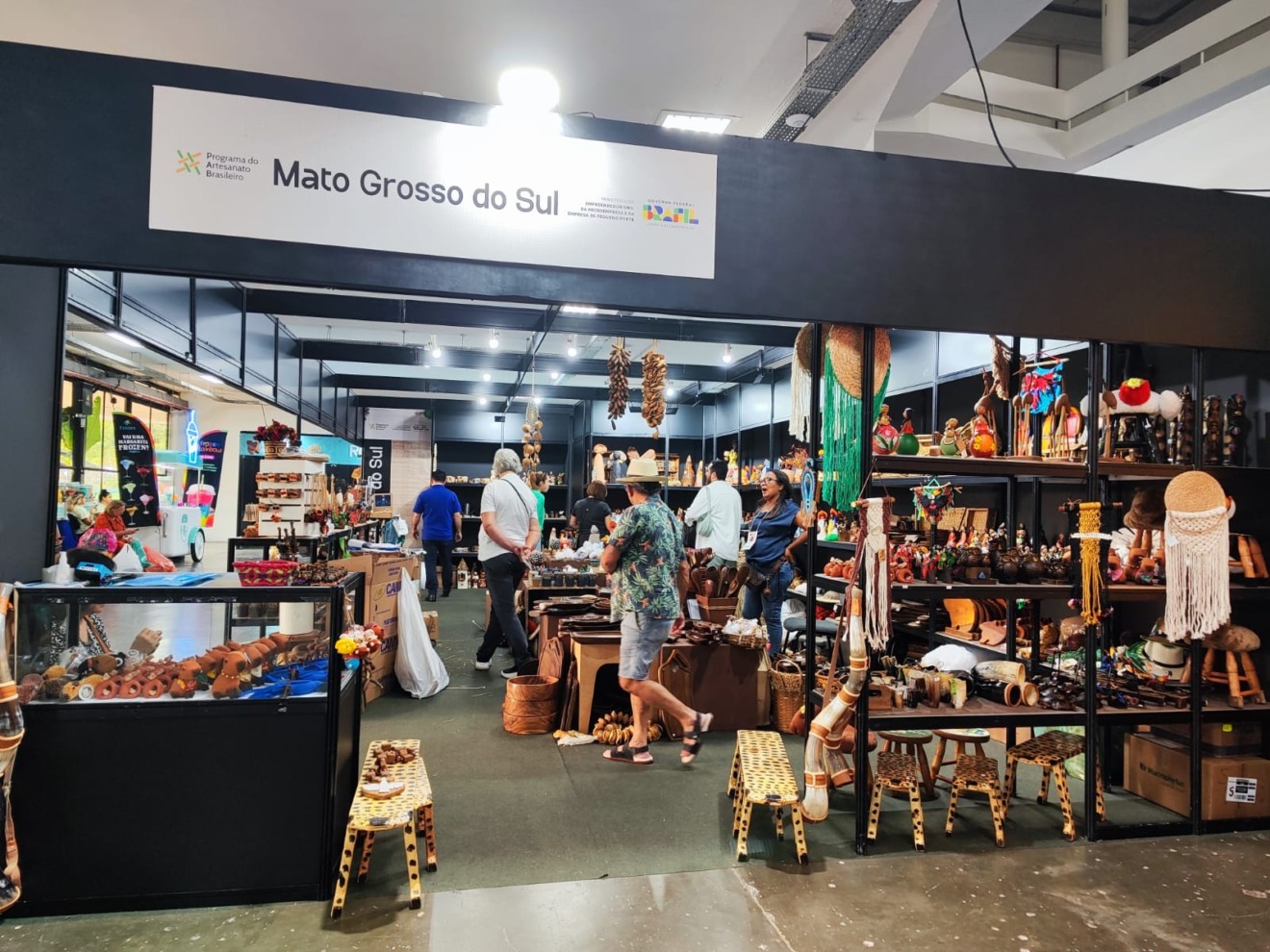 O espaço dedicado ao artesanato do estado tem grande movimentação. Foto: Reprodução /Governo de MS