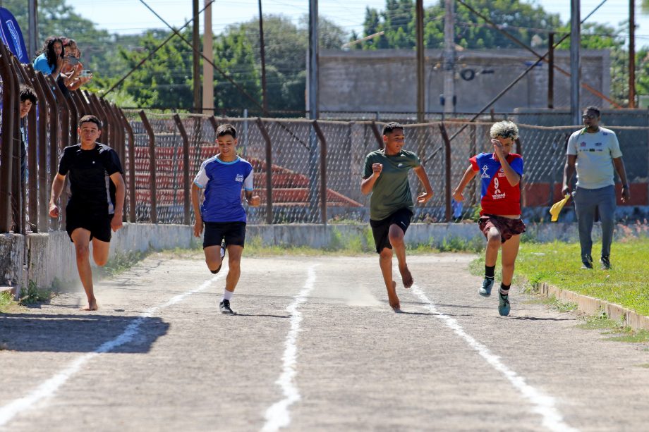 No sábado (17), o Estádio da Associação Desportiva Noroeste (Aden) foi palco das emocionantes disputas do campeonato de atletismo dos Jogos Escolares Três-lagoenses (JETs), categoria Mirim, Sub-14. Foto: Divulgação/Prefeitura de Três Lagoas