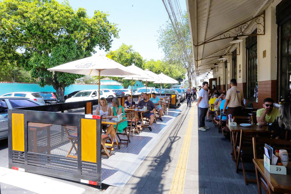 Parklets permitem que estabelecimentos ampliem sua capacidade de atendimento ao ar livre
Foto: divulgação