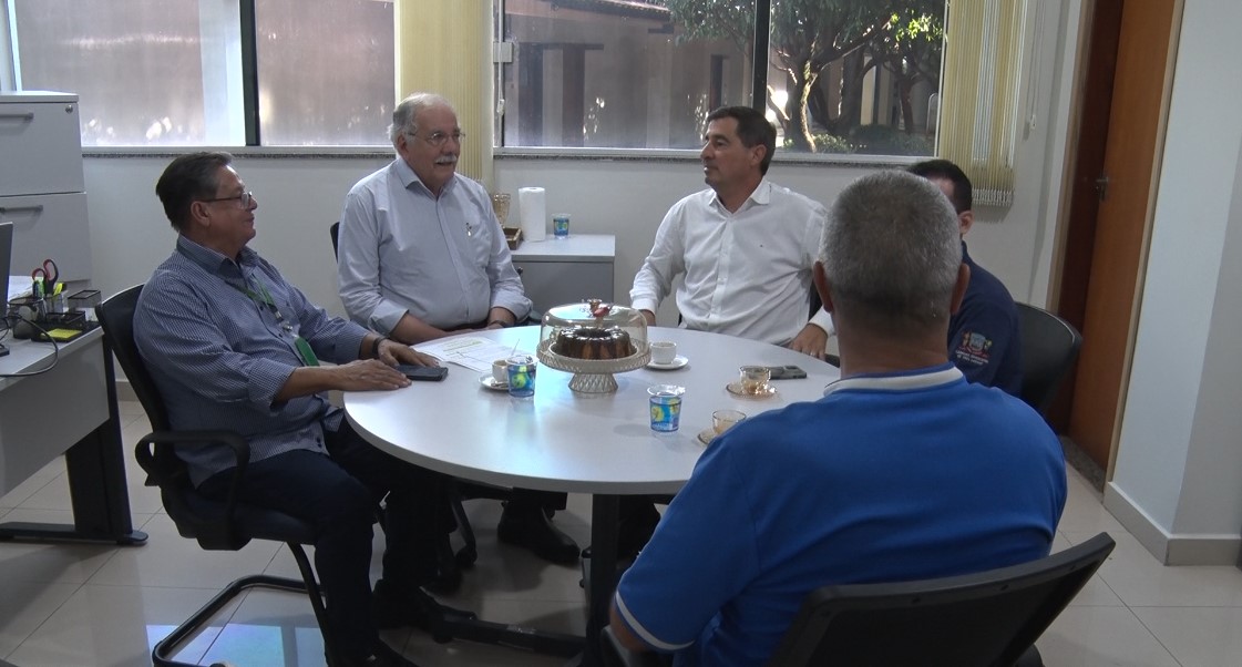 Entre as demandas apresentadas, está a construção de piscinas no Ginásio Municipal de Esportes "Cacilda Acre Rocha", com estrutura voltada ao atendimento de crianças e idosos. Foto: Reprodução/TVC HD.