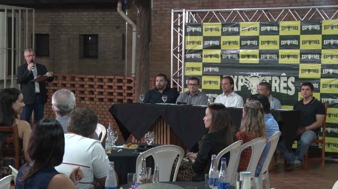 O evento, que aconteceu na sede do Sindicato Rural de Três Lagoas, na noite de quarta-feira (14), revelou a programação completa dos cinco dias de festa, que ocorrerá de 11 a 15 de junho. Foto: Reprodução/TVC HD