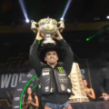 Cowboy de Ribas do Rio Pardo é tricampeão mundial de rodeio