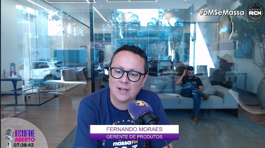 O gerente de Produtos do Grupo RCN 67, Fernando Moraes, explica o que é a Invasão Massa, que chegou a Dourados movimentando o centro da cidade. (Foto: Reprodução)