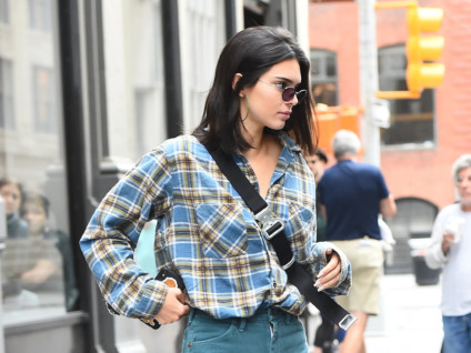 Jeans + Camisa Xadrez: O Combo dos Anos 90 Que Voltou com Tudo em 2025