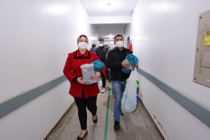 A ação faz parte da campanha municipal “Cuidando com Amor e Aquecendo Vidas”, que arrecada roupas de frio e cobertores em boas condições para ajudar quem enfrenta o inverno em situação de vulnerabilidade.  (Foto: A. Frota)