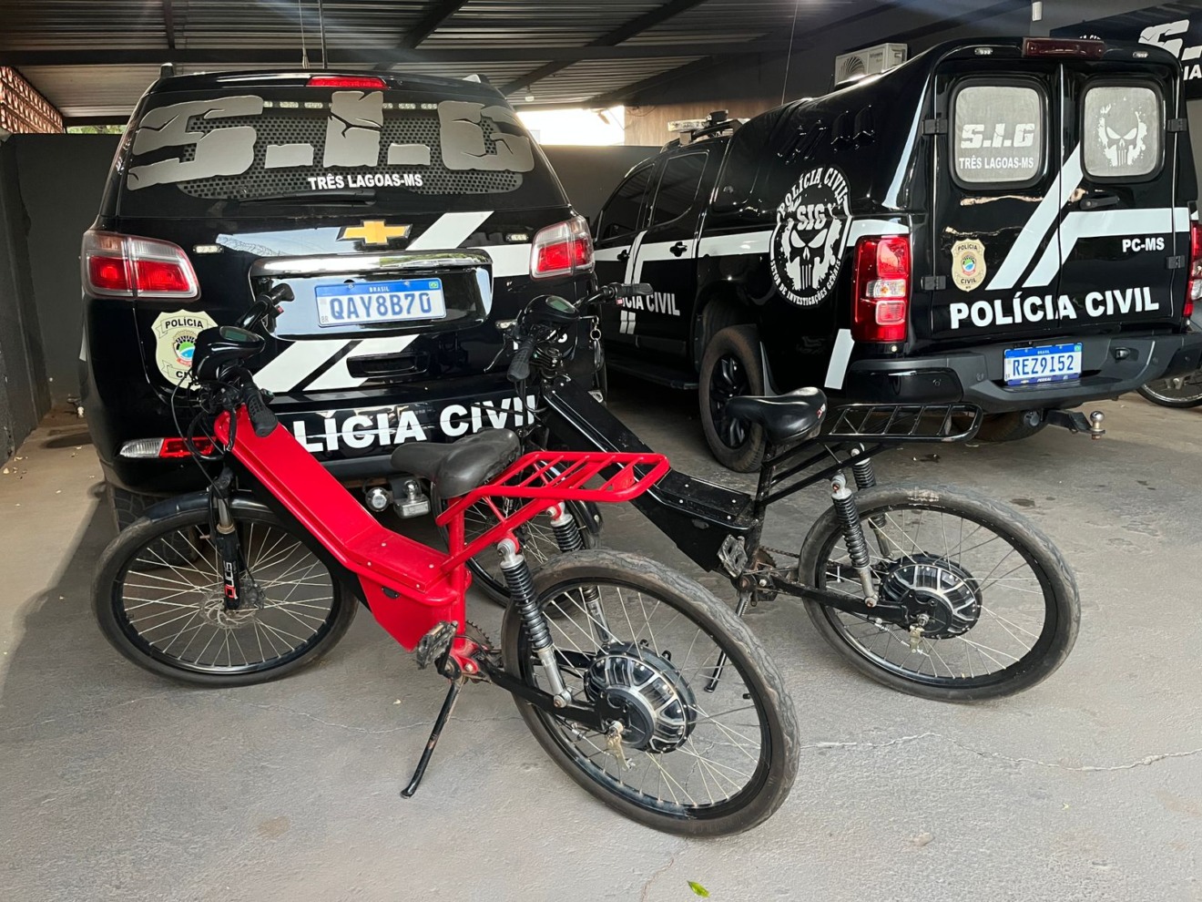Um tem 16 anos, o 'comparsa' 17 anos: Divulgação/Polícia Civil 