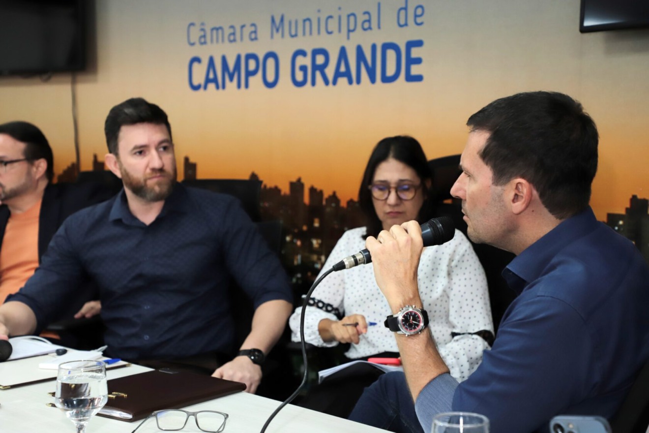 Sessão da CPI do Transporte em Campo Grande, com foco em depoimento sobre a concessão pública