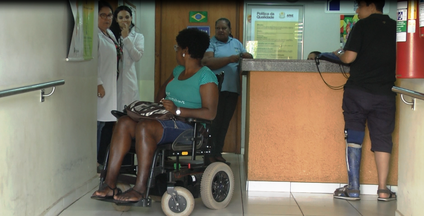 Deficientes fazem fisioterapia no Centro de Reabilitação - Reprodução / Arquivo JPNews