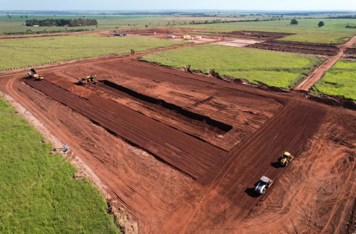 Obra está localizada às margens da BR-163, no Km 142,5, e ocupará uma área de 115 hectares - Foto: Bruno Lopes/Copasul Obra está localizada às margens da BR-163, no Km 142,5, e ocupará uma área de 115 hectares - Foto: Bruno Lopes/Copasul