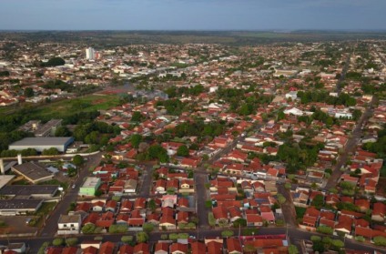 Ruas e avenidas de quinze bairros receberão recapeamento asfáltico Ruas e avenidas de quinze bairros receberão recapeamento asfáltico