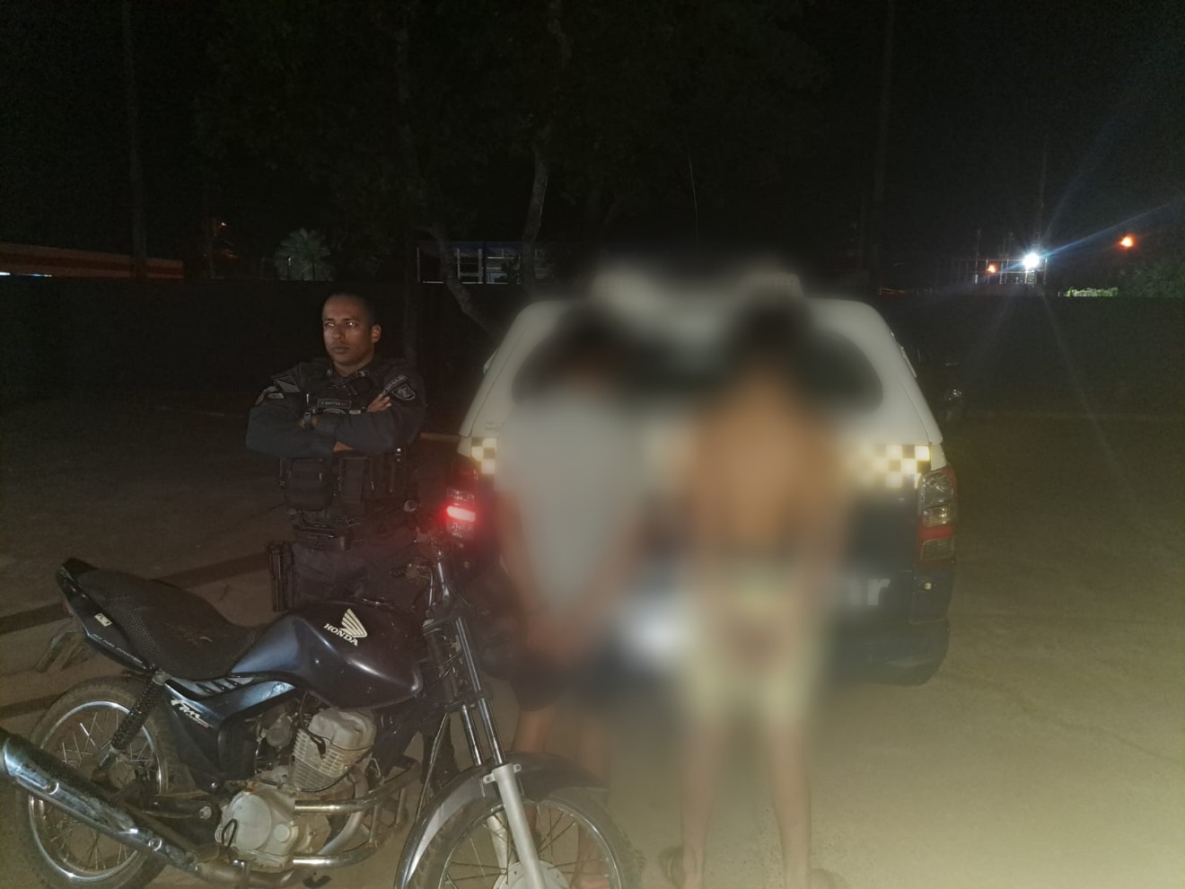 De acordo com os policiais, testemunhas informaram que dois menores infratores estariam utilizando o veículo antes de abandoná-lo ao perceberem a aproximação da viatura policial. Foto: Divulgação/Polícia Militar