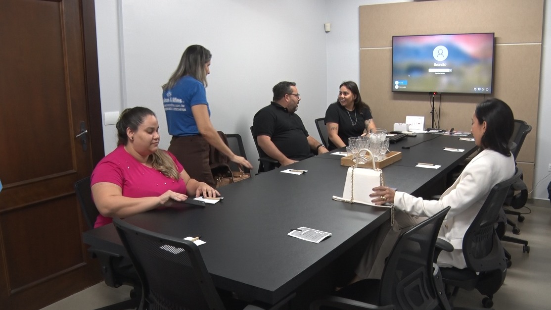 Na tarde de quarta-feira (30), estiveram reunidos na sede do Grupo RCN, a banca examinadora junto com patrocinadores da promoção “Meu Negócio, Meu Sucesso”. Foto: Reprodução/TVC HD