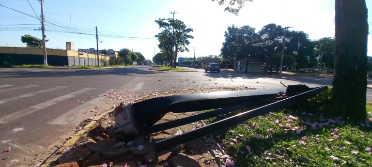 Durante o trabalho do Corpo de Bombeiros o homem ficou agressivo e precisou ser contido: Créditos/Alfredo Neto