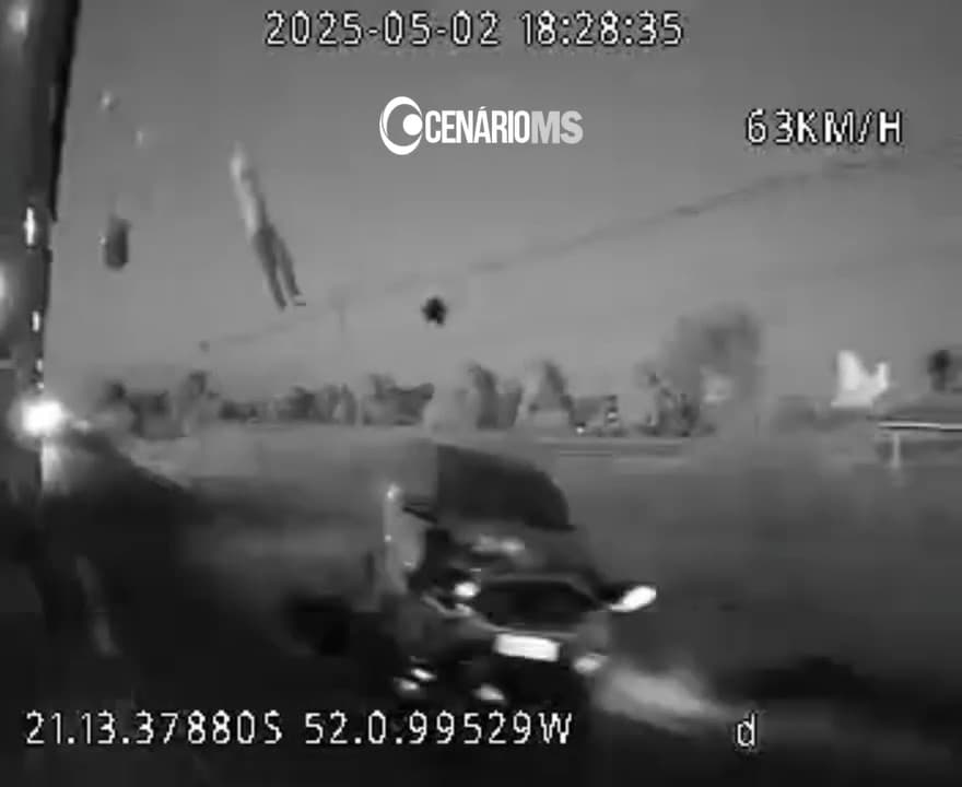 Segundo relato da condutora, ela seguia no sentido Três Lagoas quando tentou ultrapassar uma carreta e colidiu de frente com a motocicleta. Foto: Reprodução/Redes Sociais.