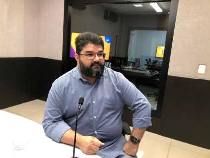 Raphael Chaia nos estúdios da Massa FM Campo Grande - Foto: Fernando de Carvalho/Portal RCN67