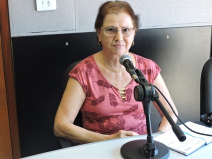 Neide Poleto em entrevista à Rádio Cultura FM de Aparecida do Taboado (Foto: Arquivo/Cultura FM)