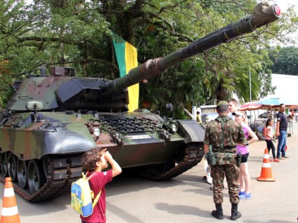O público poderá conhecer de perto a história, os valores e as tradições do Exército, além de participar de atividades como demonstrações de materiais de emprego militar, apresentações musicais e exposições de viaturas blindadas. (Divulgação)